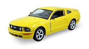 Kovový model Welly 2005 Mustang GT - žlutý * *