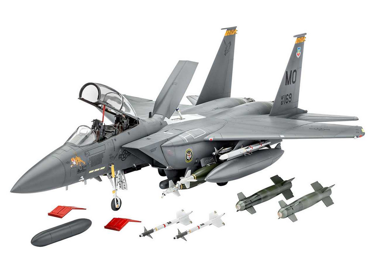 Slepovací model Revell 1:48 F-15E Strike Eagle *